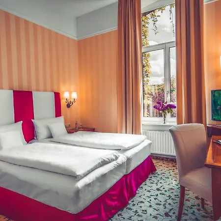 Sanct Peter バート・ノイェンアール・アールヴァイラー